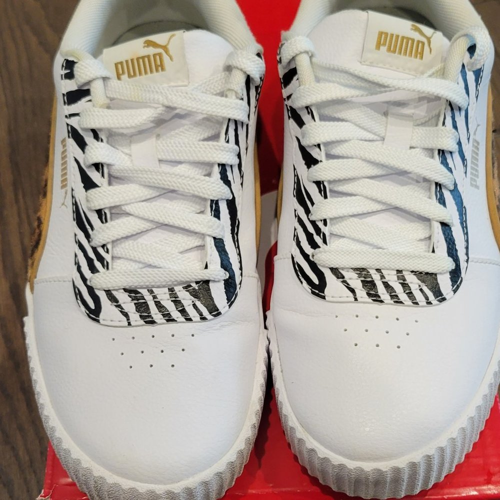 Puma Carina Animal mix Size 8.5 Womens